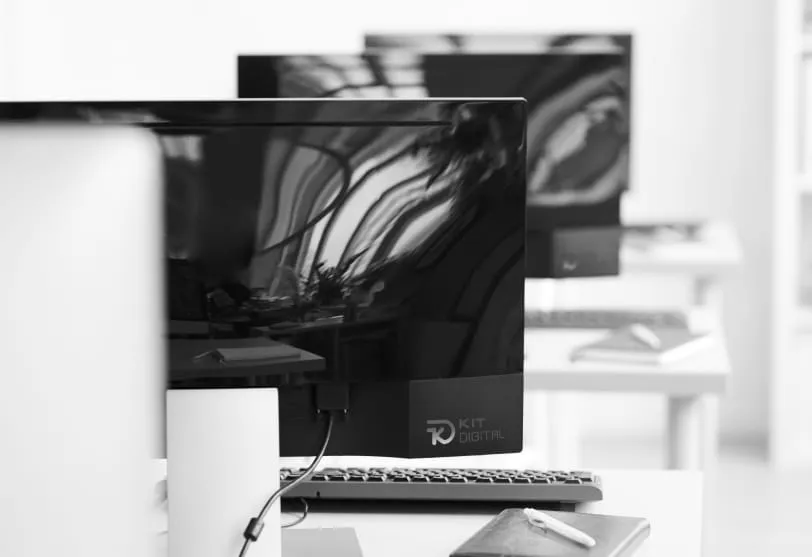 Transforma tu negocio con el **Kit digital**